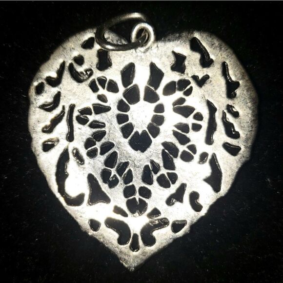 Vintage | Silver Scrolling Heart Pendant - Picture 2 of 2